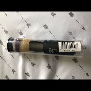 NWT It cosmetics brush!